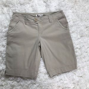 So Knee length Bermuda Khaki Shorts Size 5. EUC!